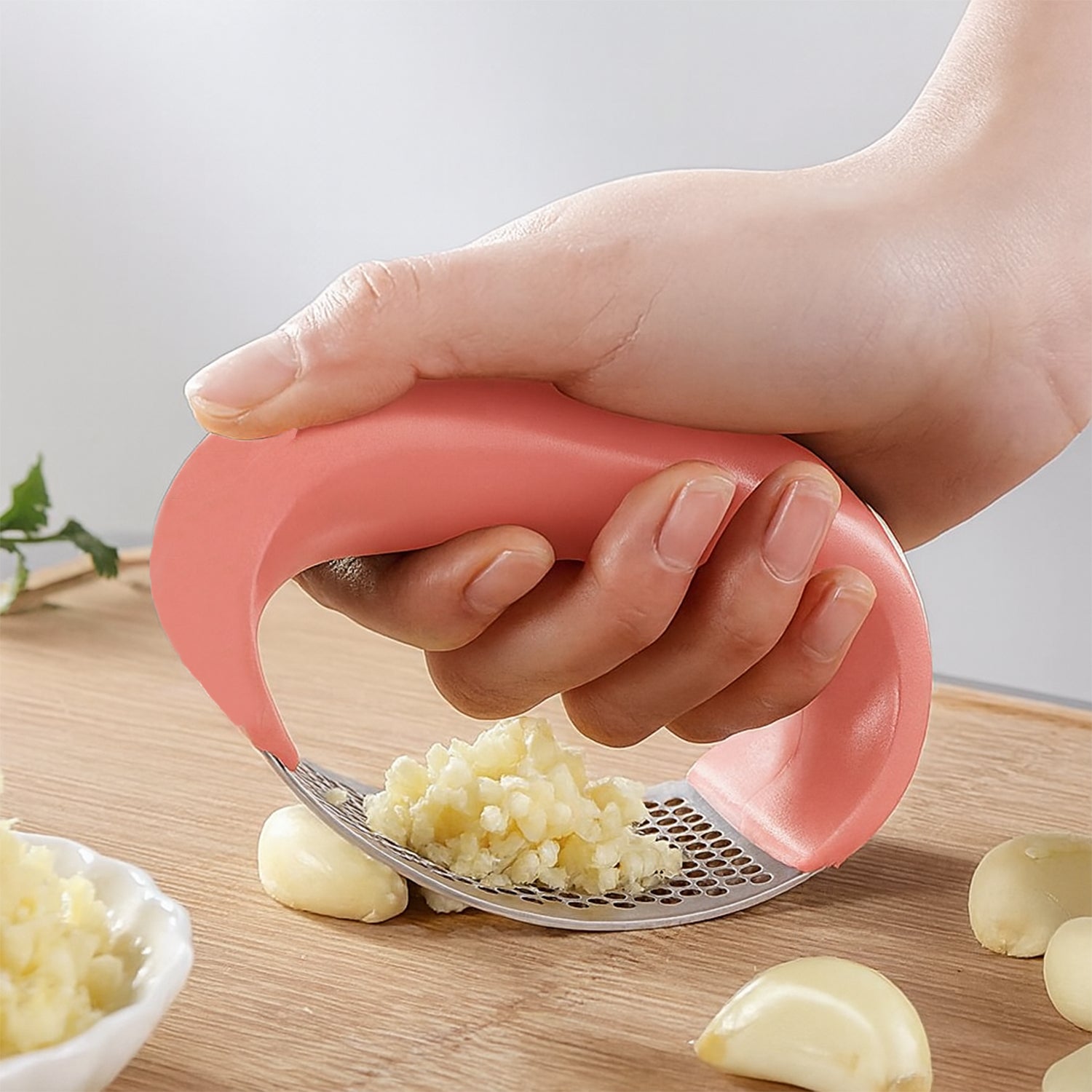 Supermom Premium Curve Garlic Press Crusher (1 Pc) Supermom Premium Curve Garlic Press Crusher (1 Pc)